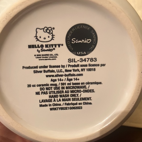 Hello Kitty x The Crème Shop beauty bundle NWT - Picture 5 of 17